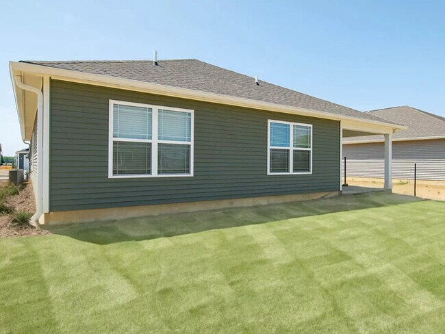 Building Photo - Fantastic 4bd/2ba home! Coming soon!