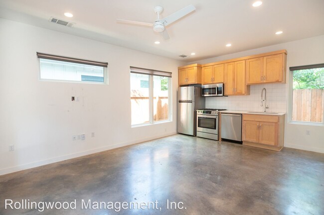 Building Photo - 2 br, 2 bath House - 2110 Holly St #B