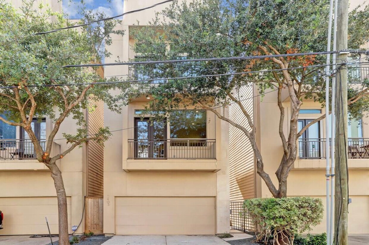 Primary Photo - 2403 Arabelle St