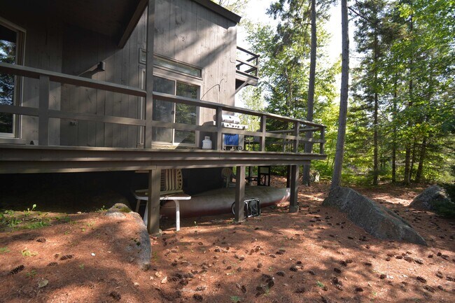 Building Photo - 647 Marmot Ln