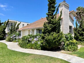 Building Photo - 4326 Avenida Lorenzo