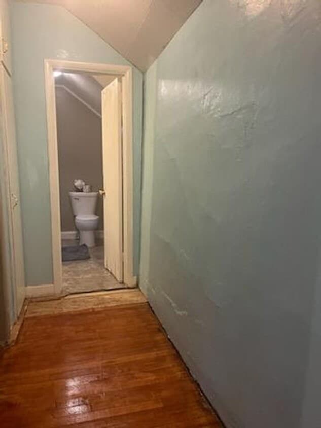 Primary Photo - 5 Bedroom House plus garage for rent in Mo...