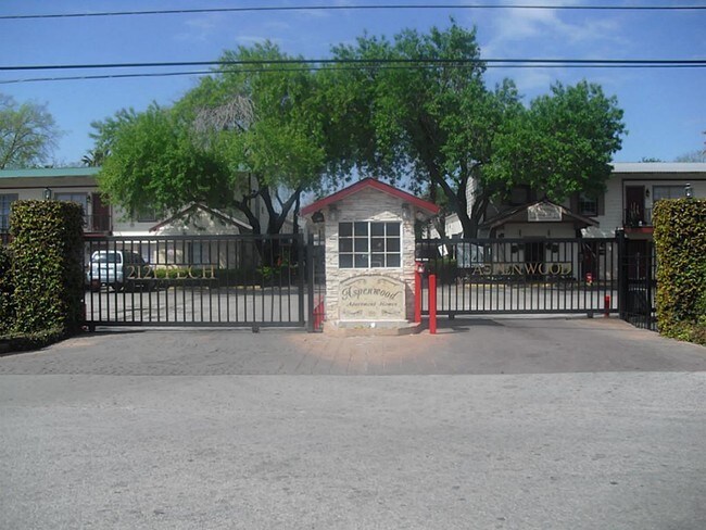 Foto del edificio - 2121 Pech Rd