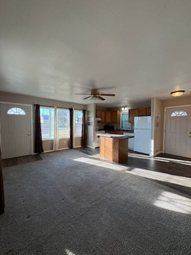 Building Photo - 3 BED | 2 BATH | SINGLE LEVEL | NORTH