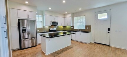 Building Photo - 2 Adelfa St