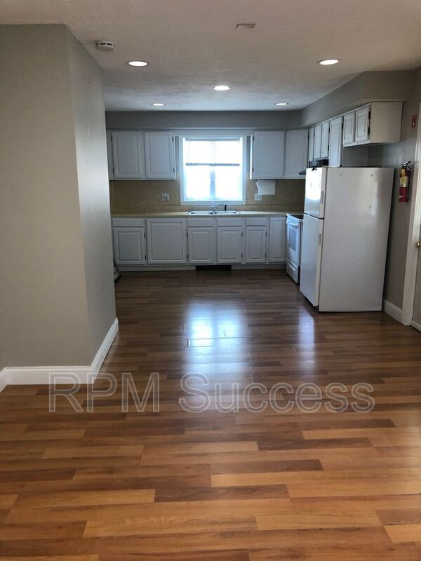 Building Photo - 516 Middleboro Ave