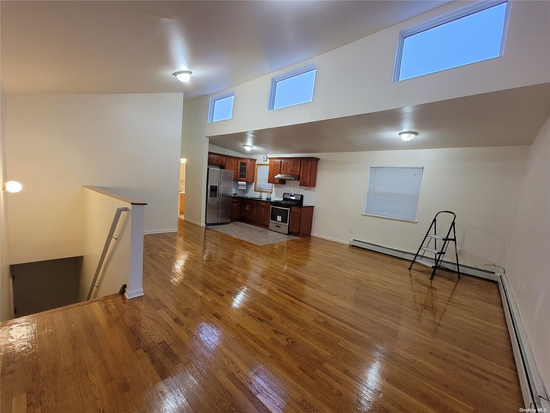 Foto principal - 60-26 83rd Pl
