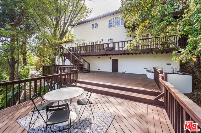 Building Photo - 9033 Hollywood Hills Rd