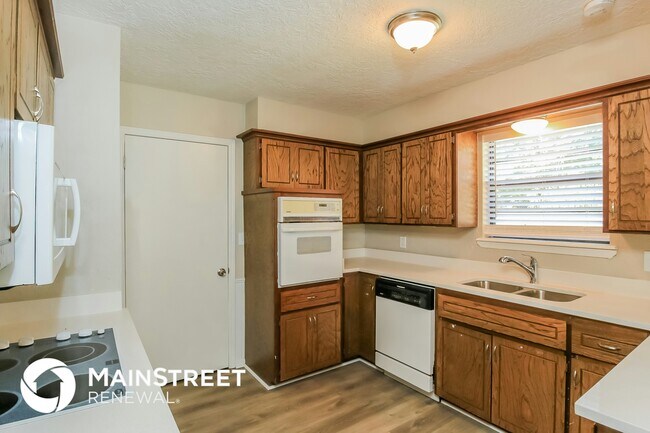 Foto del edificio - 3920 Green Hills Ct