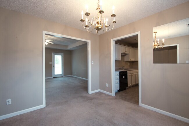 Foto del edificio - Half off first month rent move in special!!
