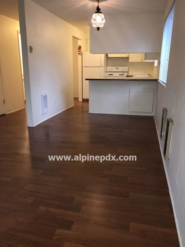 Building Photo - Townhome Styled Apt w/ Fenced Yard