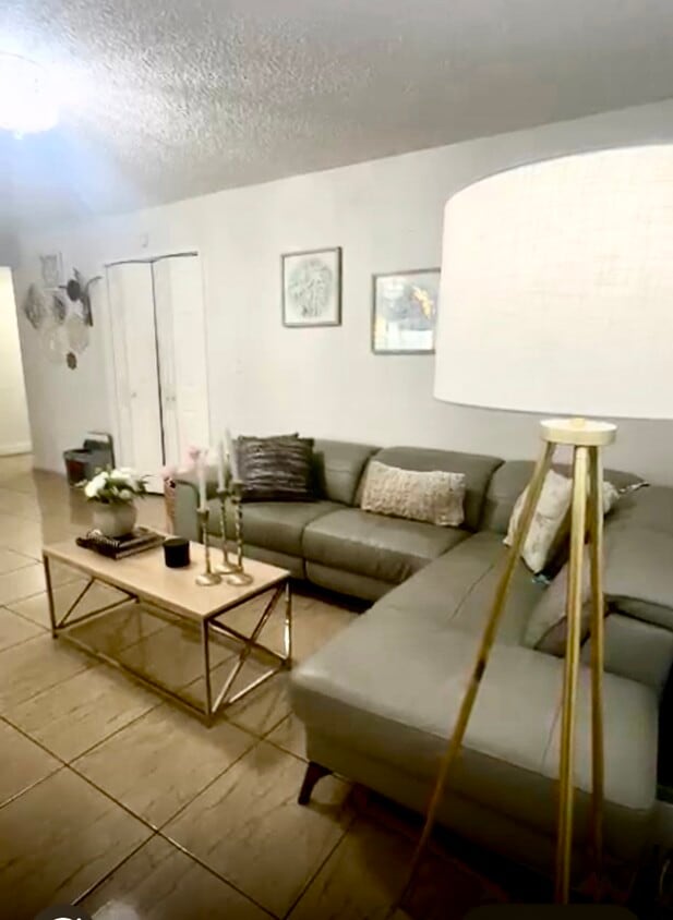 Photo - 10030 NW 9th St Cir (Miami, FL)