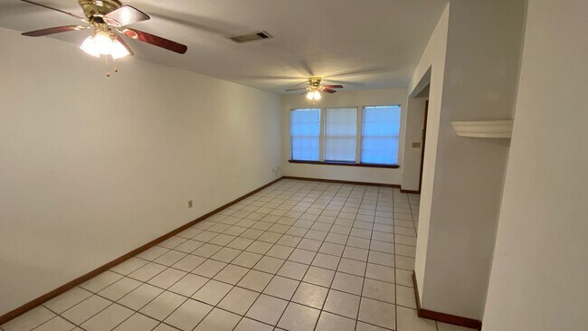 Building Photo - COOL 2/2.5 Timbers Home w/ Deck, Washer/Dr...