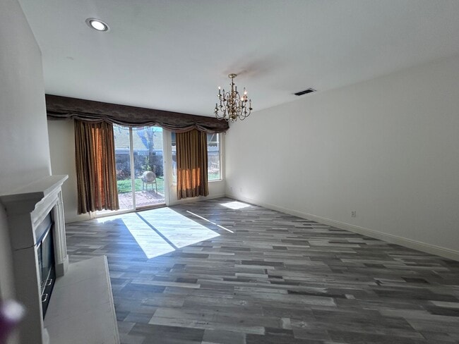 Building Photo - Beautiful Four Bedroom Home in Sacramento