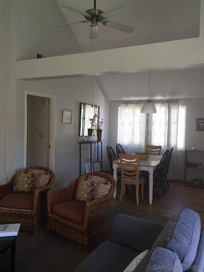 Foto del edificio - 714 Cohasset Ct