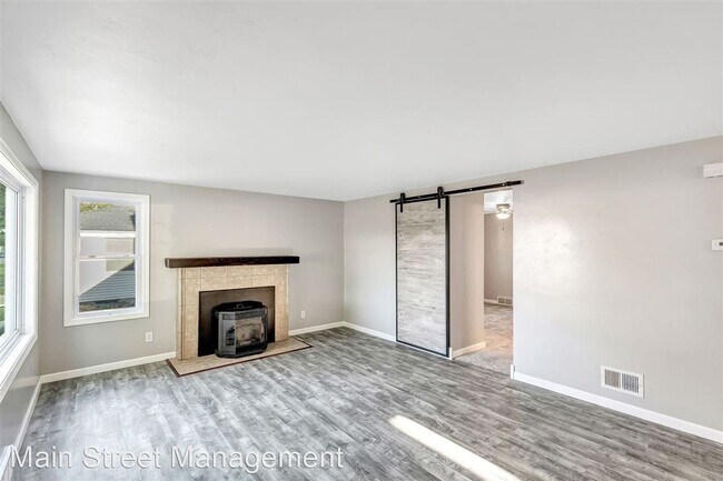 Building Photo - 3 br, 1.5 bath House - 1629 East Mason St