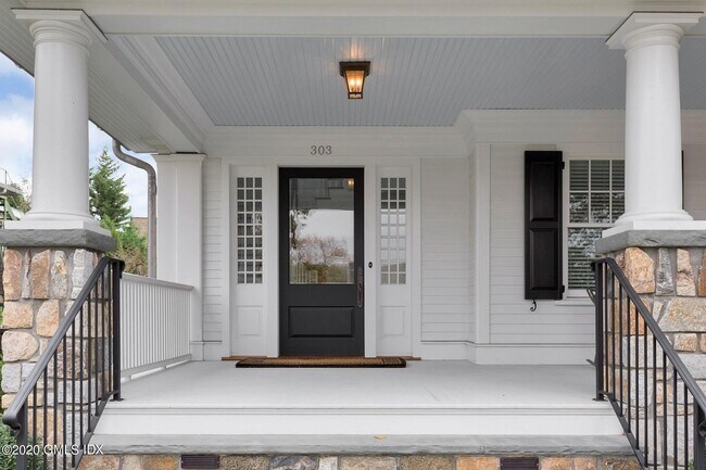 Building Photo - 303 Milbank Ave