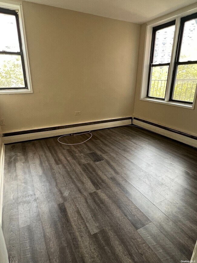 Building Photo - 55-30 98th Pl
