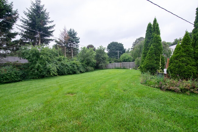 Building Photo - 40611 W 10 Mile Rd