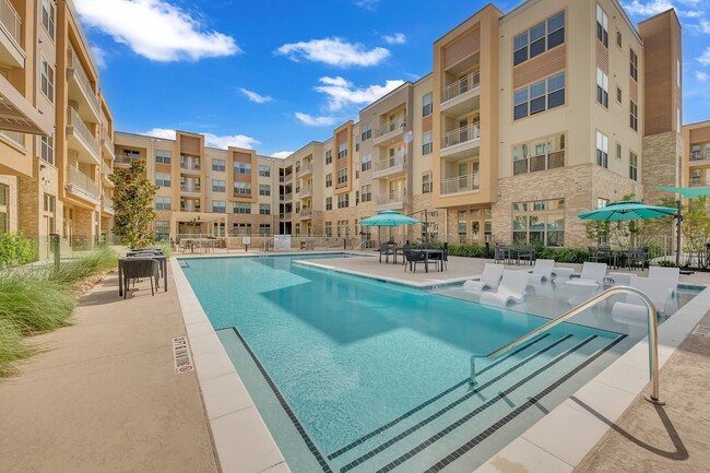 Building Photo - Jolie Pflugerville