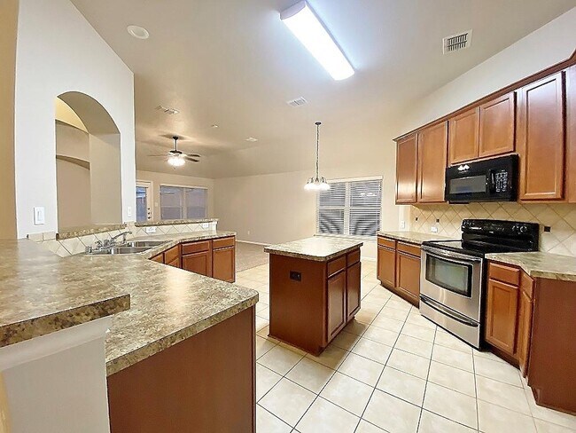 Building Photo - 2400 Miranda Pl