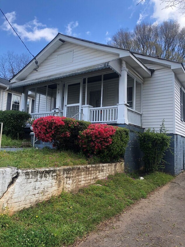 Foto principal - 3 Bed 2 Bath in Atlanta!