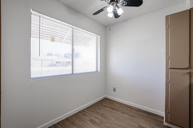 Foto del edificio - QUIET ADULT 55+ COMMUNITY