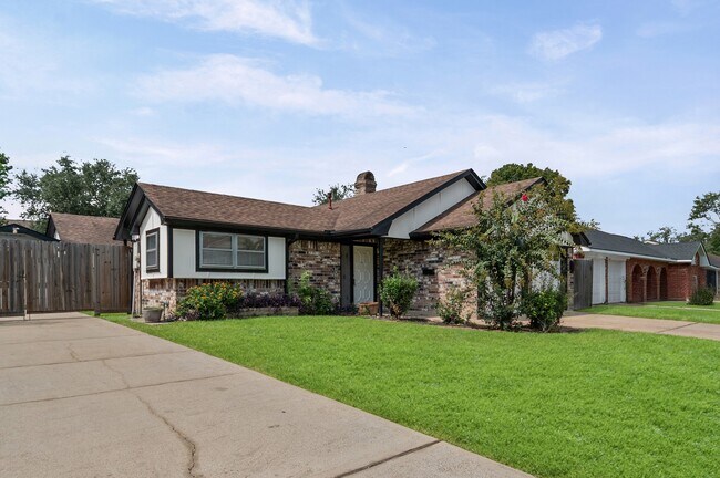 Foto del edificio - 10303 Kirkglen Dr