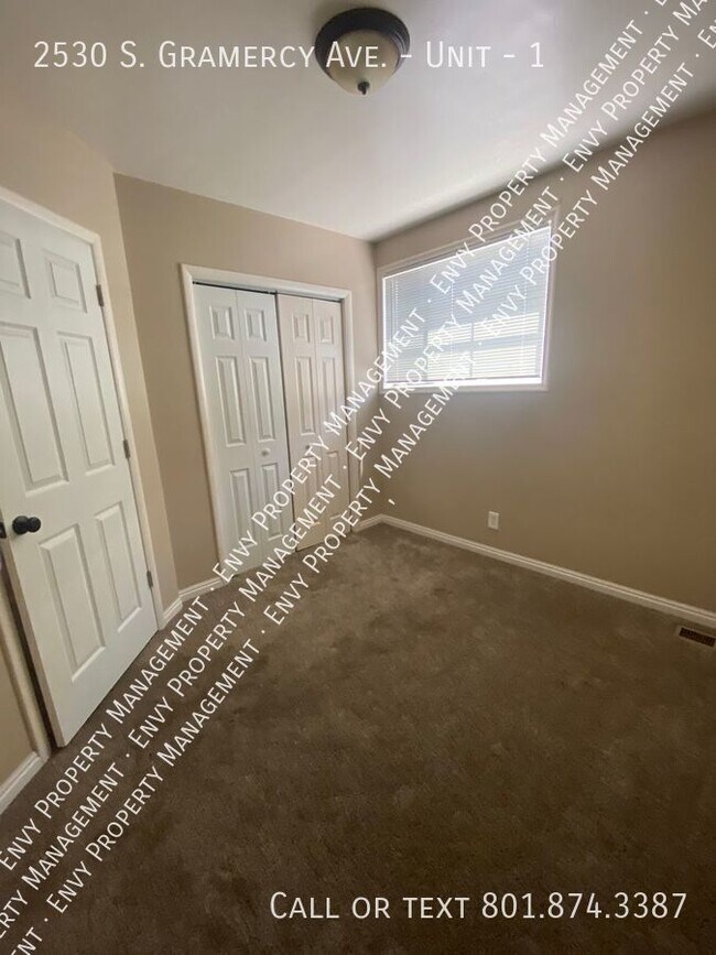 Building Photo - Charming 1 Bed - 1 Bath Updated Unit in Og...