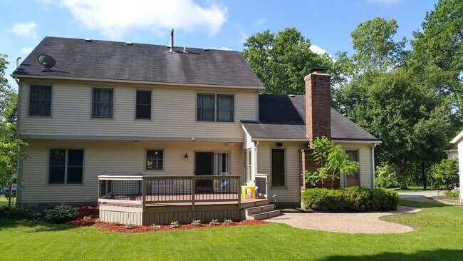Building Photo - 440 Taylor Ave