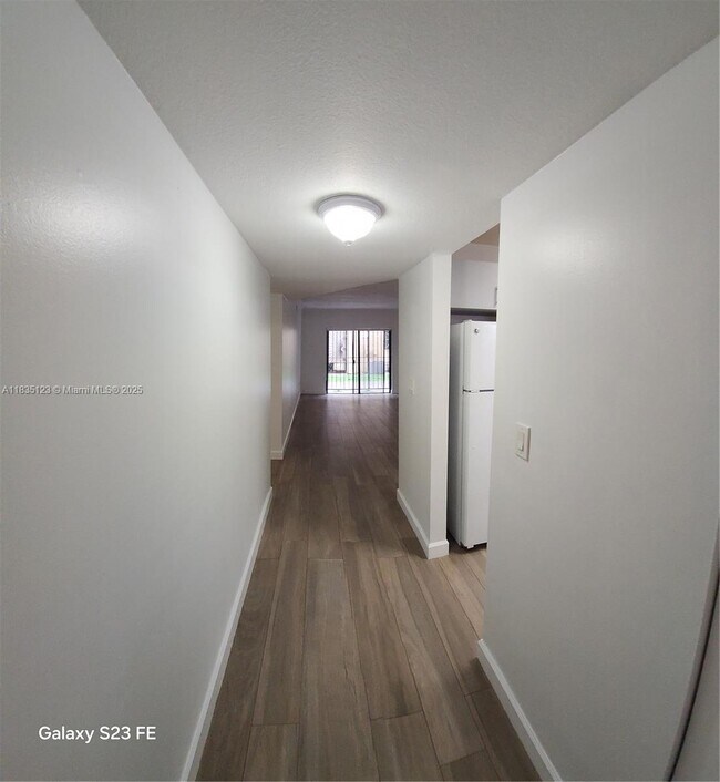 Foto del edificio - 2325 W 60th St