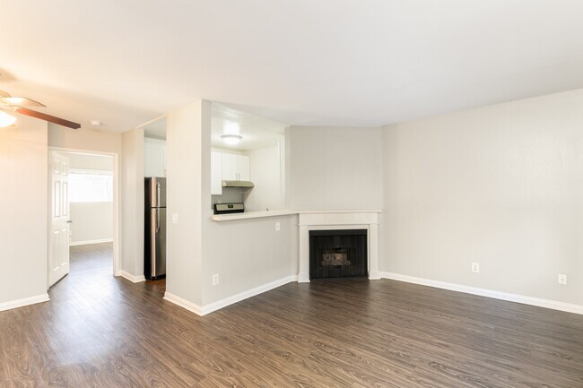 Building Photo - 1611 S Bundy Dr