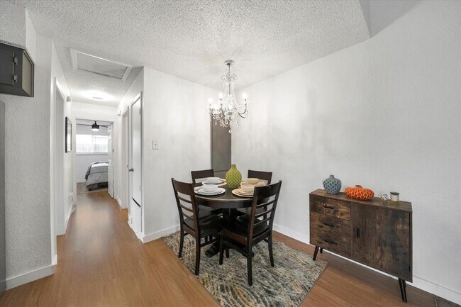 Foto del edificio - 7202 Carver Ave