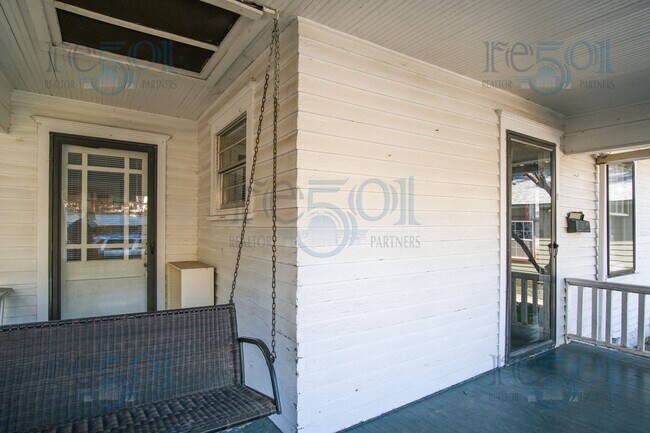 Building Photo - This Hillcrest Bungalow is just what you w...