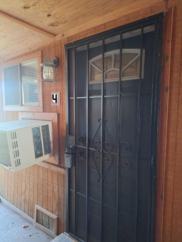 1705 Chris Craft Dr Unit 4, Grapevine, TX 76051 Room for Rent in