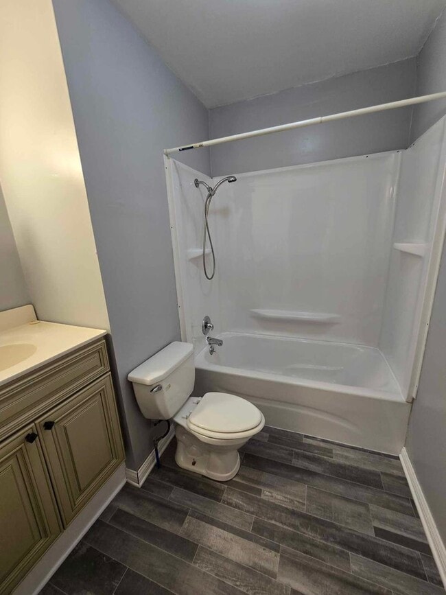 Building Photo - Renovated & Move-In Ready 2BR/1BA Home