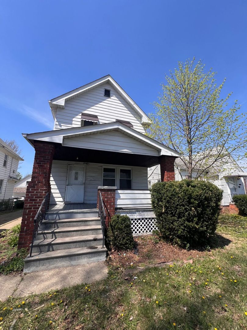 4610 E 93rd St Garfield Heights, OH 44125 – photo 1