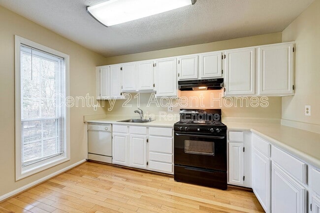 Building Photo - 9941 Oakton Terrace Rd