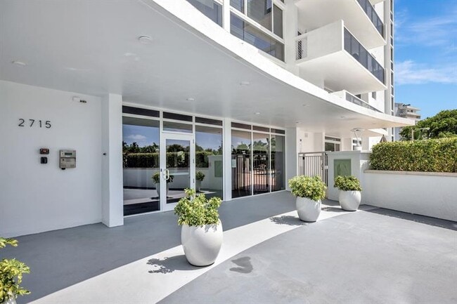 Building Photo - 2715 N Ocean Blvd