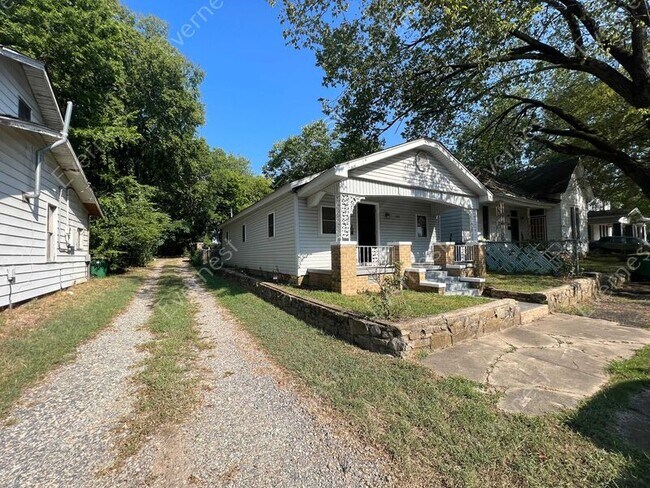 Building Photo - 1515 S Ringo St