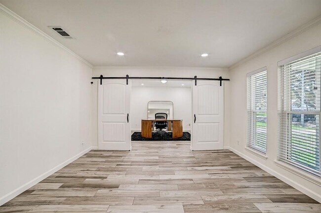 Foto del edificio - 2807 Kismet Ln