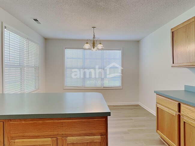 Building Photo - 2803 Stadium Dr