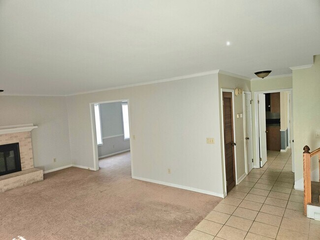 Building Photo - Great 3BR/3BTH House in Dothan with Pool!