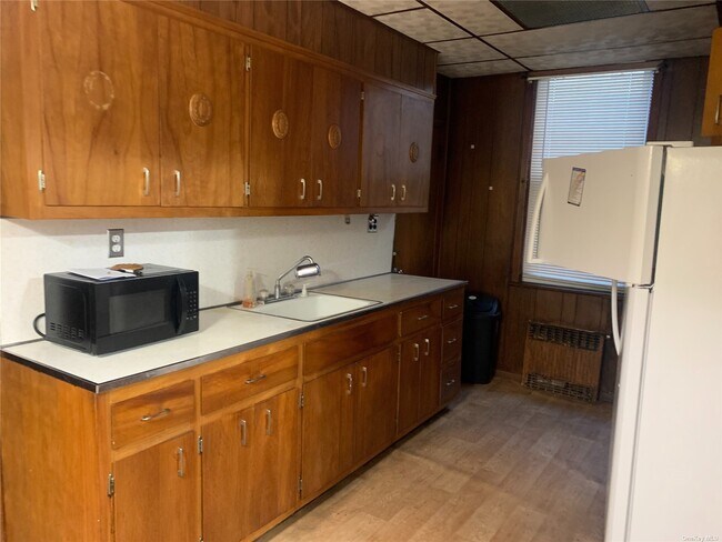 Building Photo - 80-33 90th Rd