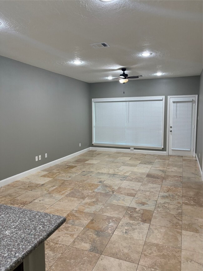 Building Photo - 307 Covecrest Dr