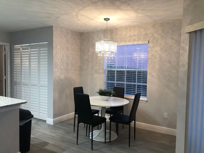 Foto del edificio - 7350 Westpointe Blvd