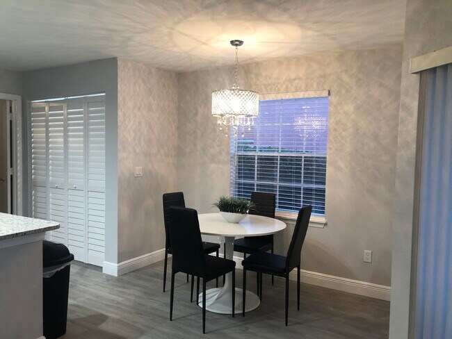 Photo - 7350 Westpointe Blvd Apartment