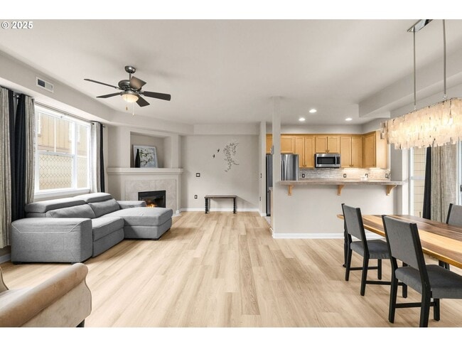 Building Photo - Beautiful Newly Renovated Spacious 3 Bedroom Home!
