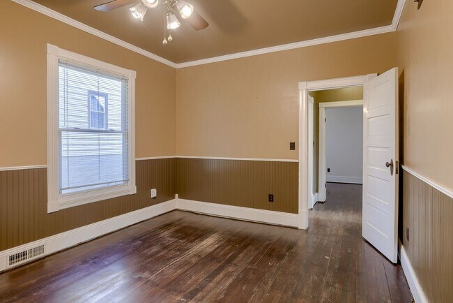 Foto del edificio - Must See Charming 3 Bedroom In Morton Mead...