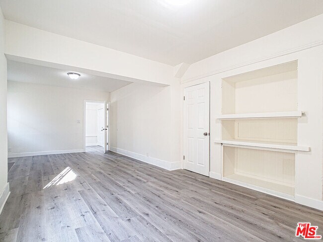 Building Photo - 2518 Maple Ave